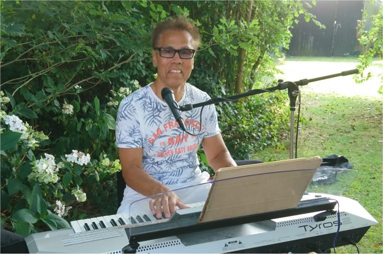 Johns' One Man Show, www.zorg-artiesten.nl