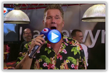 Johnny Valentino a.k.a. Wally Preyll allround entertainer te boeken bij www.johnnyvalentino.eu