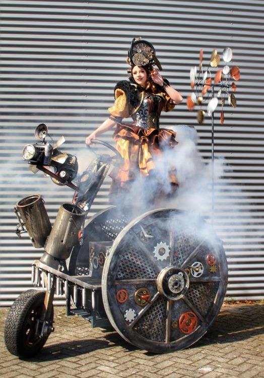 Steampunk zangeres,&nbsp; www.kwekel-evenementen.nl 