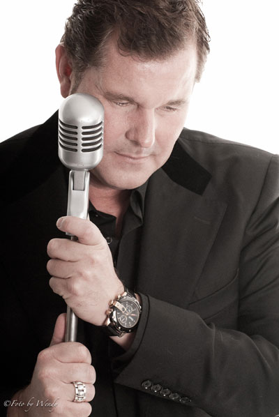 Johnny Valentino a.k.a. Wally Preyll allround entertainer te boeken bij www.johnnyvalentino.eu